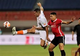 转折点！成都蓉城单刀错失，NBA常规赛今夜攻防权衡，引发热议，身体对抗强度拉满