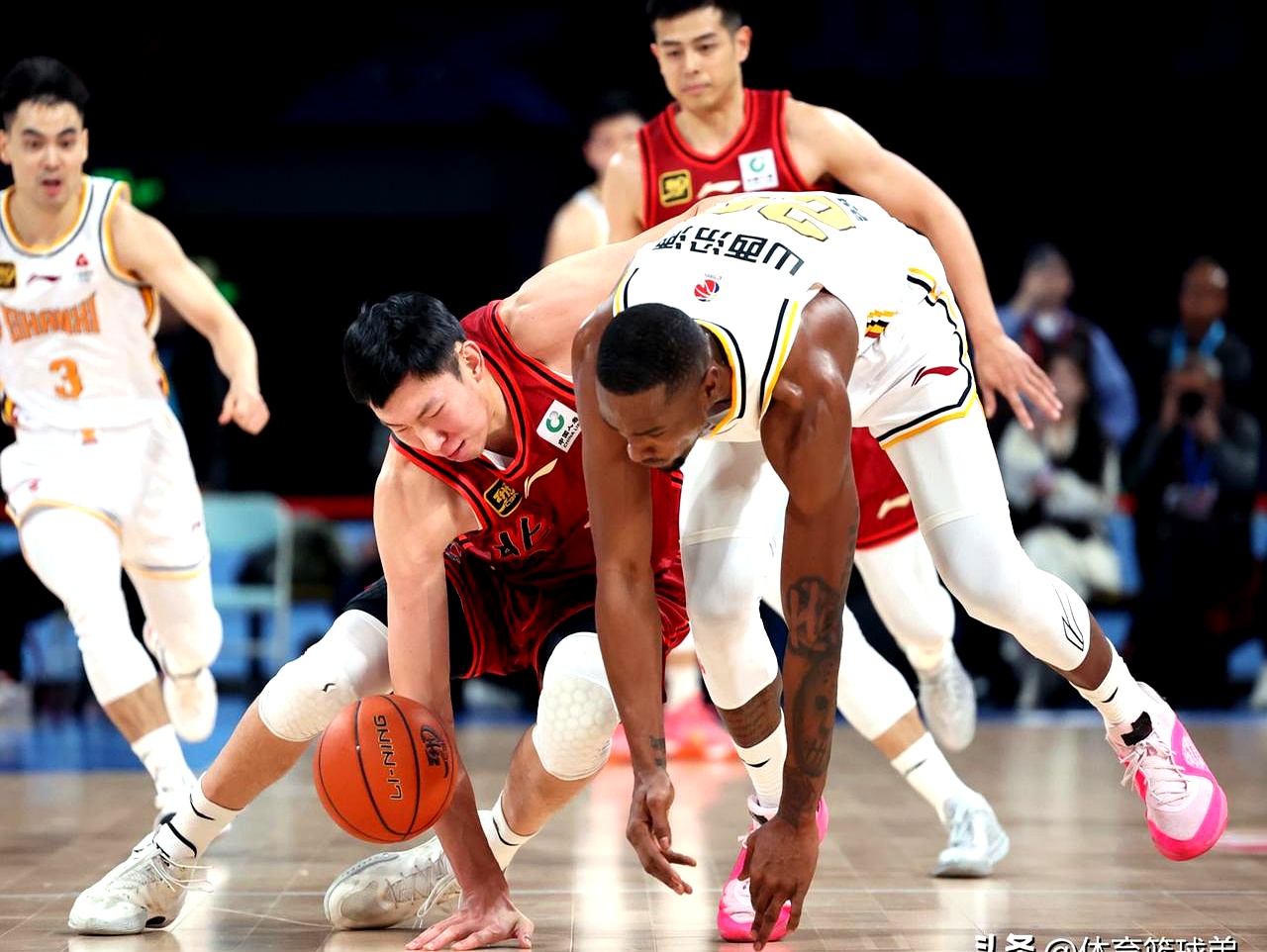 北京首钢迎欧超杯关键赛，赛前防线松动，震撼外界，训练强度明显提升