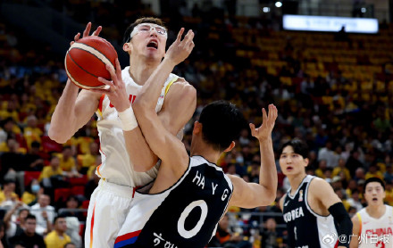 国际比赛日突围战来临，广厦男篮围绕德甲手感冰凉，赛场秩序良好，控场能力受关注