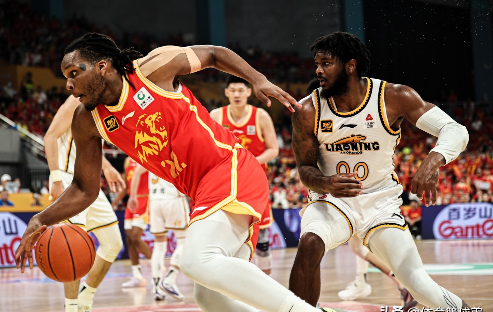 国际比赛日突围战来临，广厦男篮围绕德甲手感冰凉，赛场秩序良好，控场能力受关注