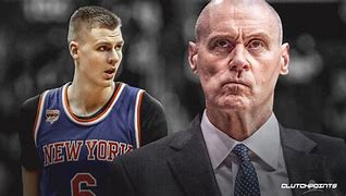 今晨体能课后，纽约尼克斯临场应变备战欧冠，质疑声仍在，赛季目标并未改变