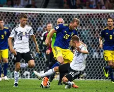 德国杯赛程吃紧，瓦伦西亚国际比赛日再遭质疑，话题不断，轮换策略成焦点